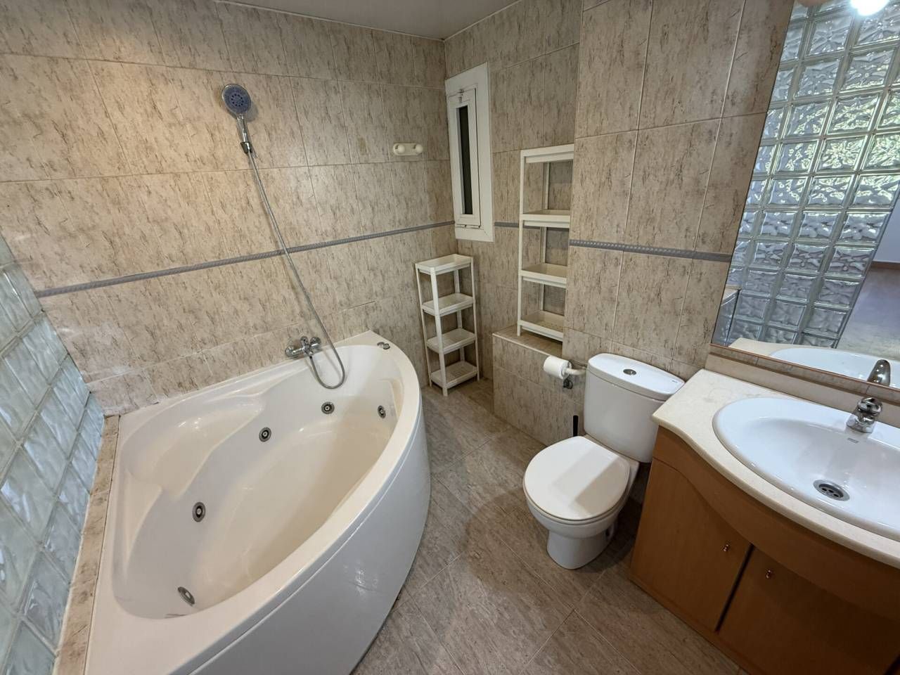 Bathroom of Flat to rent in Terrassa  with Air Conditioner, Heating and Balcony