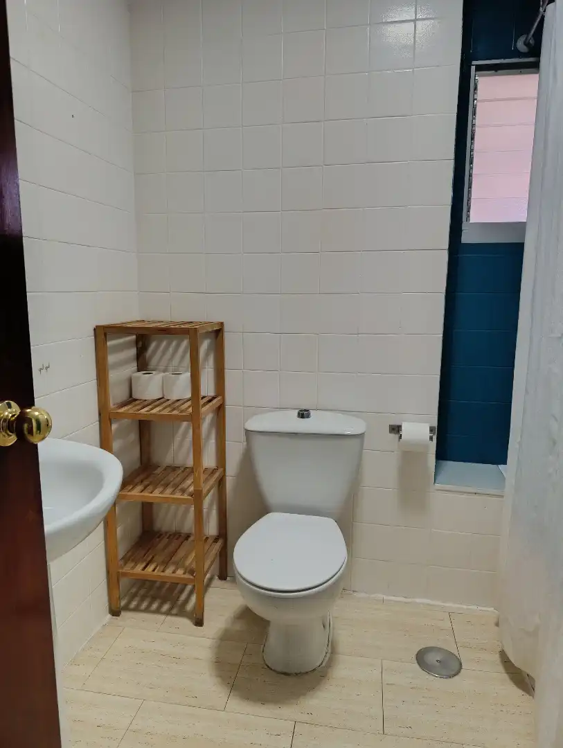 Baño de Piso de alquiler en Dos Hermanas con Aire acondicionado, Terraza y Amueblado