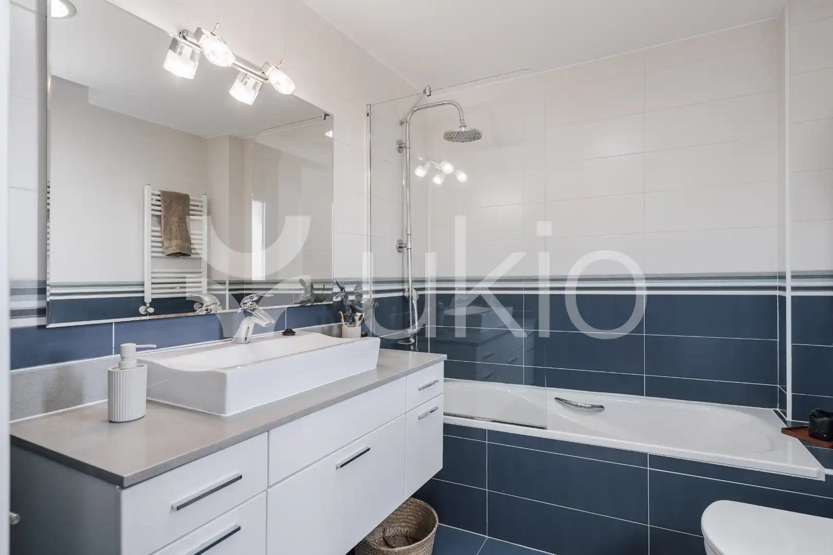 Baño de Apartamento de alquiler en Madrid con Aire acondicionado, Calefacción y Amueblado