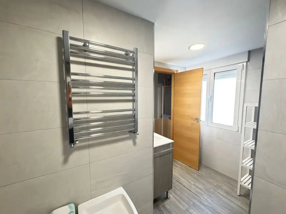 Bathroom of Flat for sale in Alcalá de Henares  with Air Conditioner, Heating and Terrace