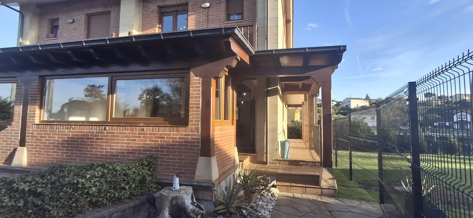 Vista exterior de Casa o chalet en venta en Santillana del Mar con Calefacción, Jardín privado y Parquet