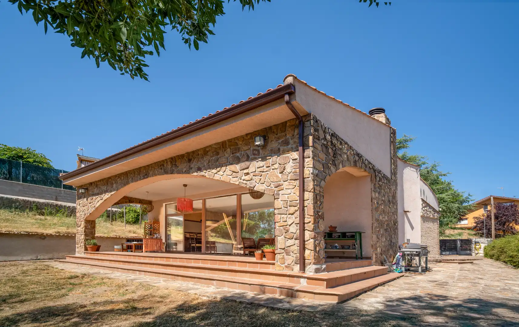 Vista exterior de Casa o xalet en venda en Cabanillas de la Sierra amb Jardí privat i Terrassa