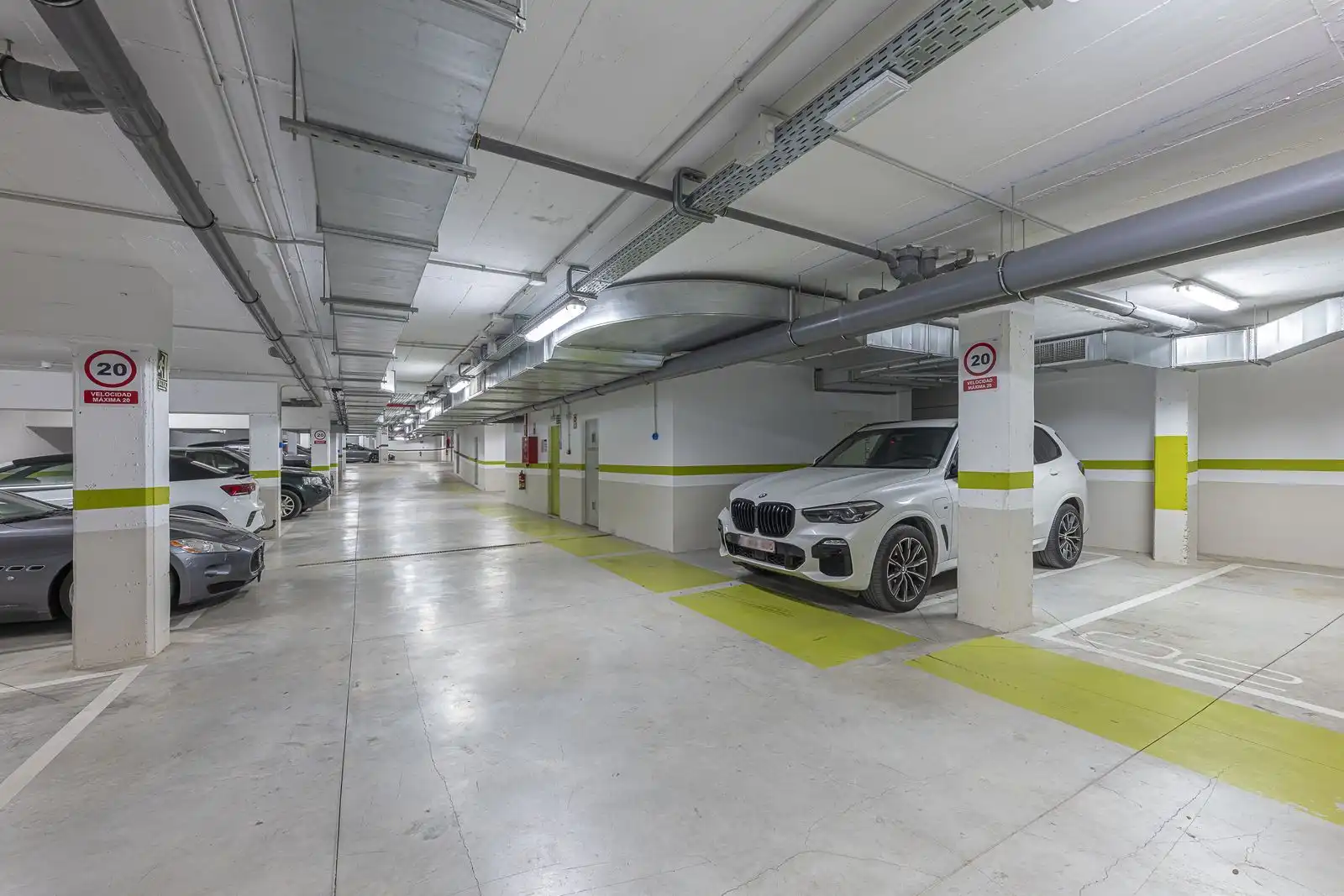 Parking de Dúplex en venta en Benahavís con Aire acondicionado, Terraza y Trastero