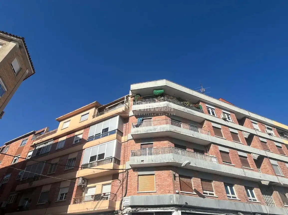 Vista exterior de Piso en venta en Zaragoza con Calefacción y Balcón