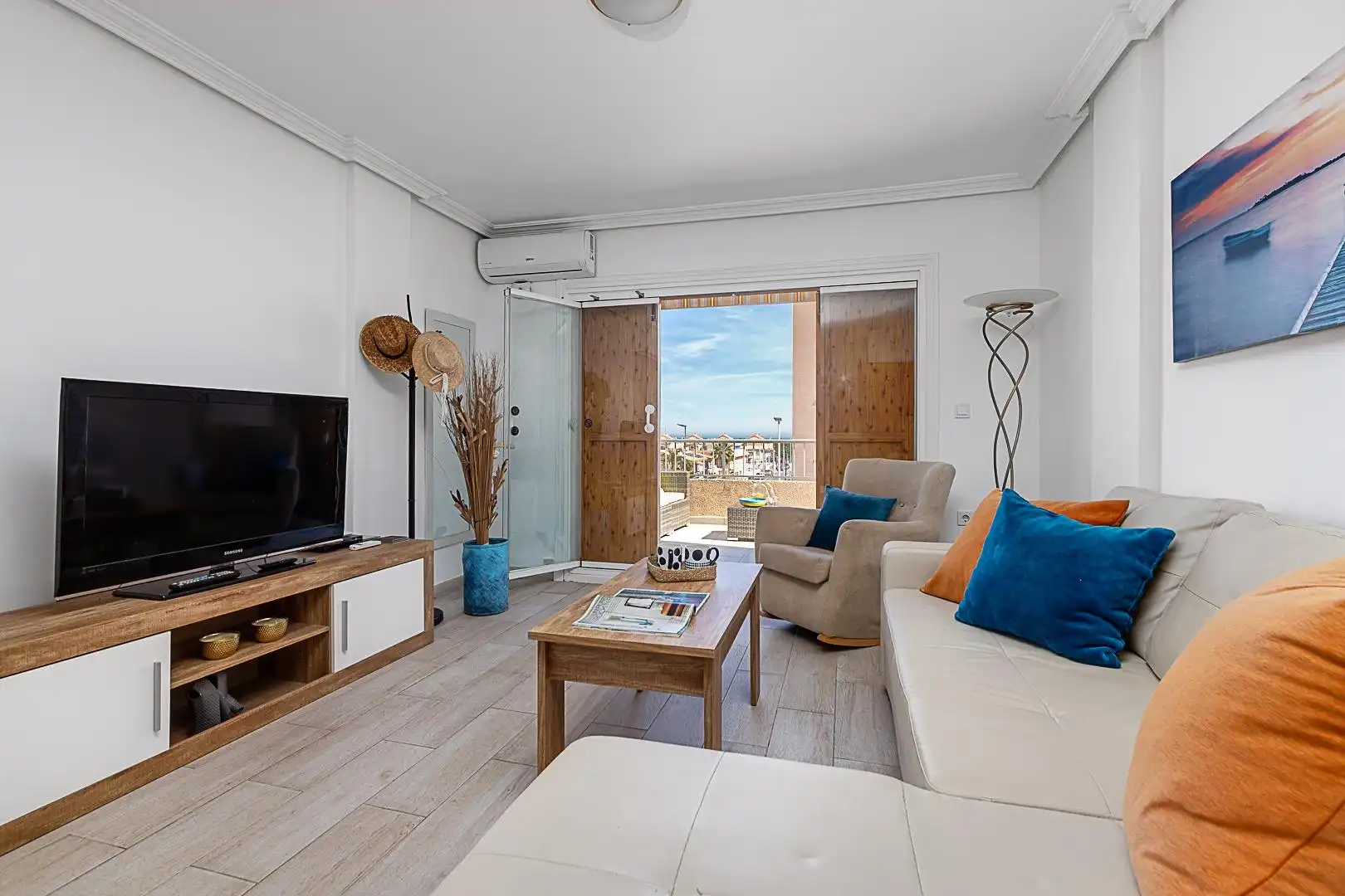 Wohnzimmer von Wohnungen zur Miete in Torrevieja mit Klimaanlage, Terrasse und Möbliert