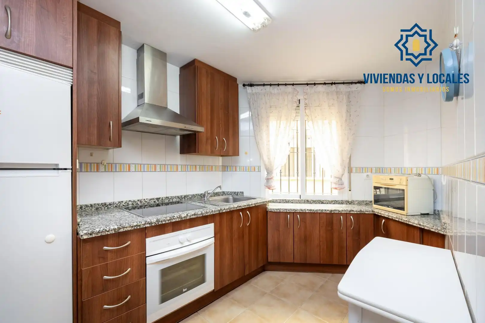 Küche von Wohnung zum Verkauf in Villa de Otura mit Klimaanlage, Terrasse und Balkon