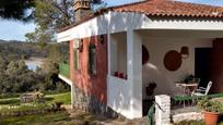 Vista exterior de Casa o xalet en venda en Guillena amb Calefacció, Jardí privat i Terrassa