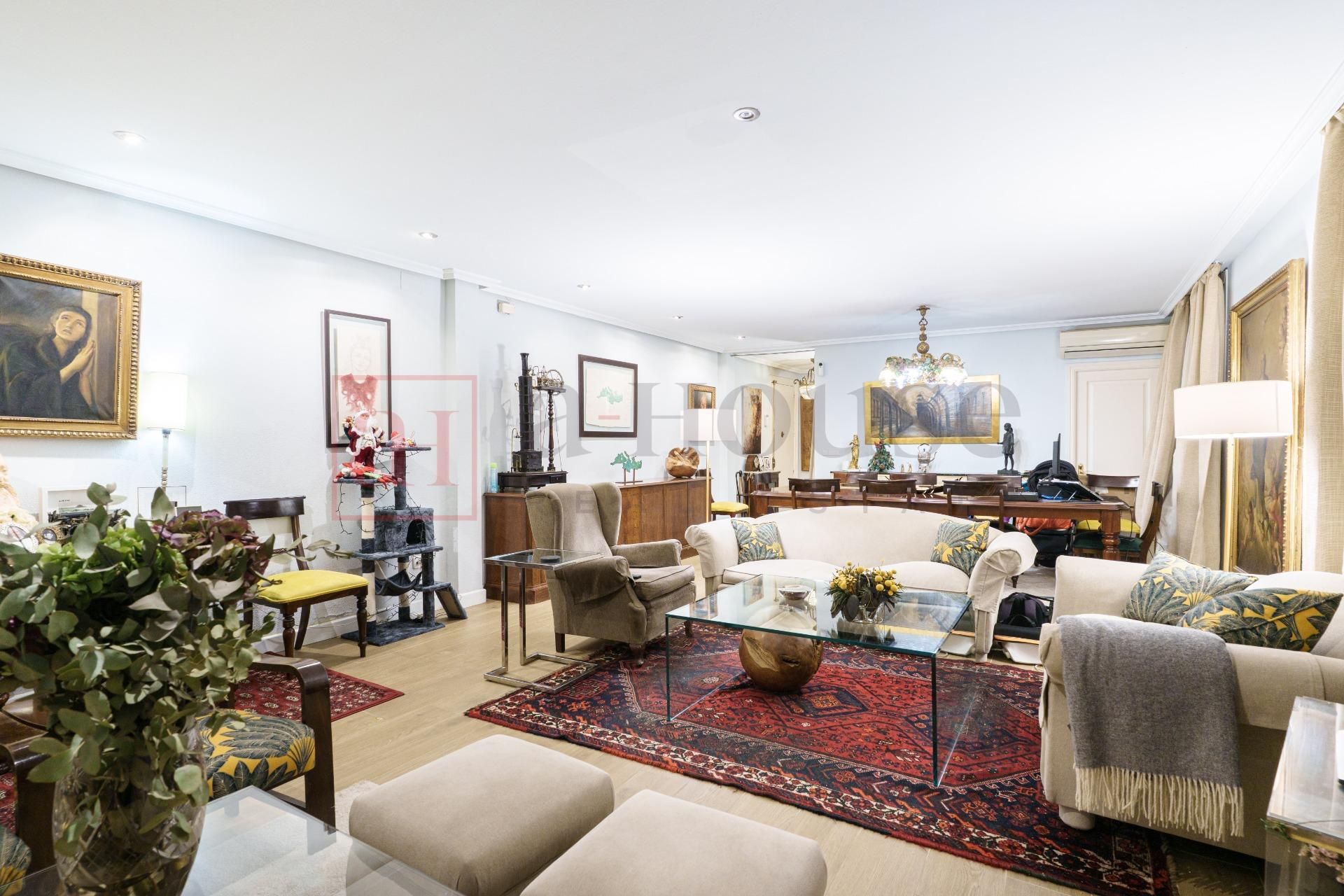 Living room of Premises for sale in  Madrid Capital  with Air Conditioner and Furnished