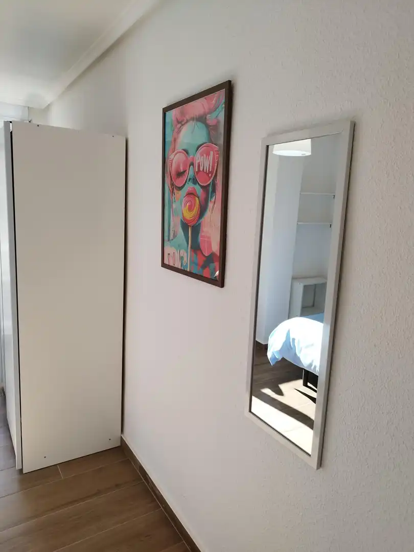 Room in Calle de las Milicias, 4, Santo Tomás