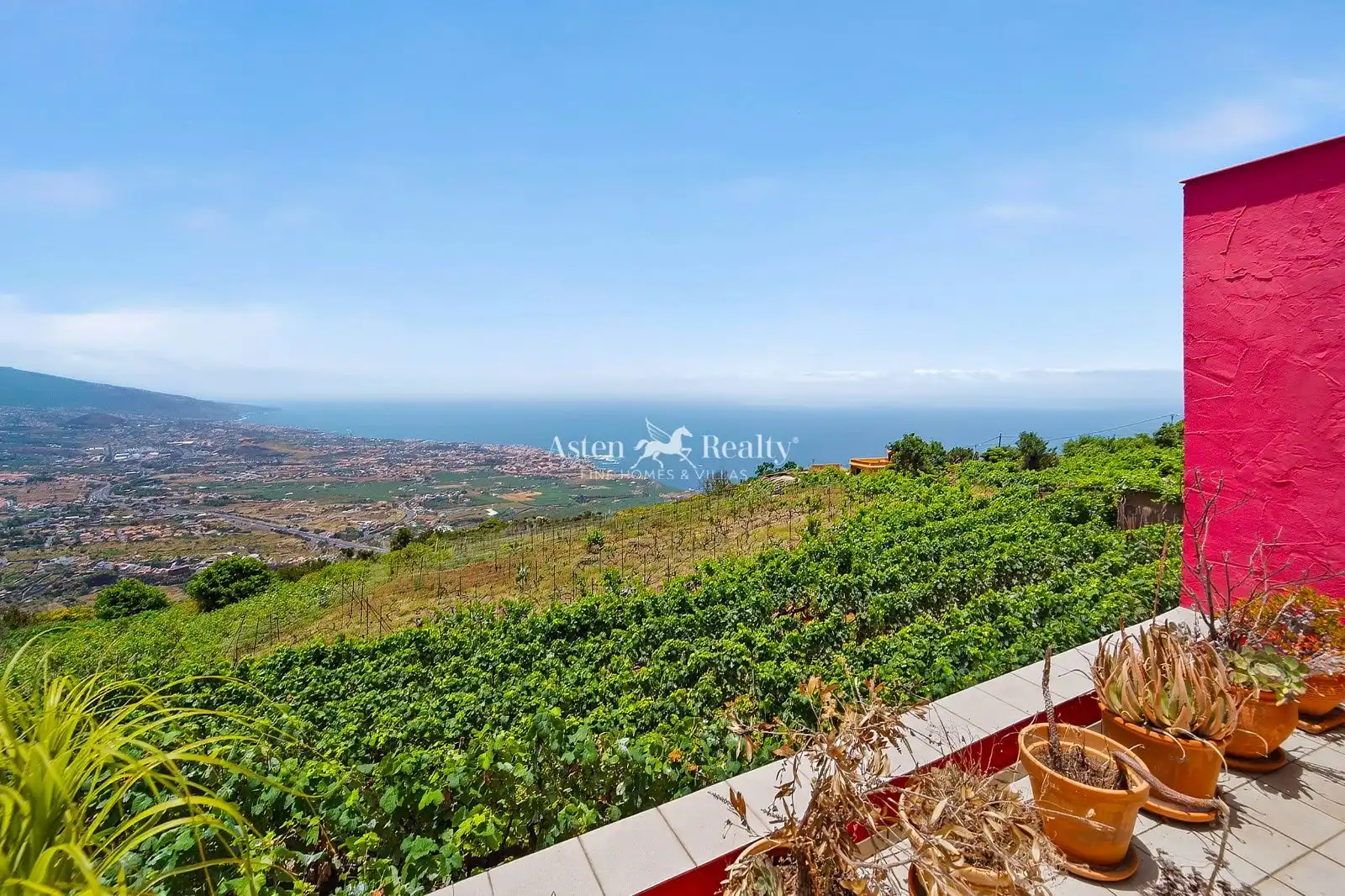 Vista exterior de Casa adosada en venta en La Orotava con Terraza y Amueblado