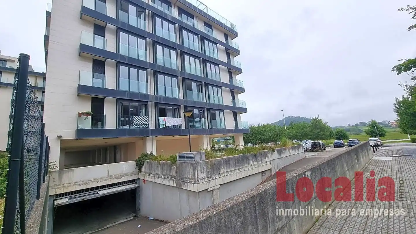 Vista exterior de Local en venta en Santa Cruz de Bezana