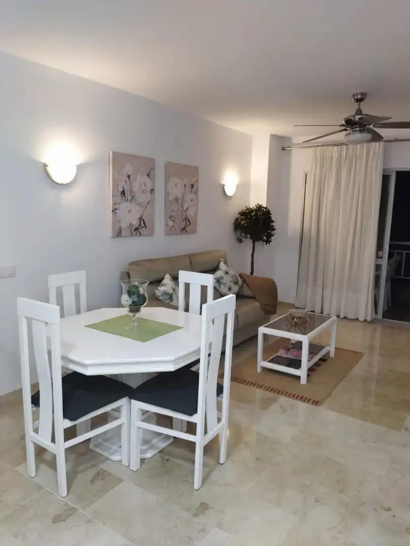 Comedor de Piso de alquiler en Fuengirola con Aire acondicionado, Calefacción y Jardín privado
