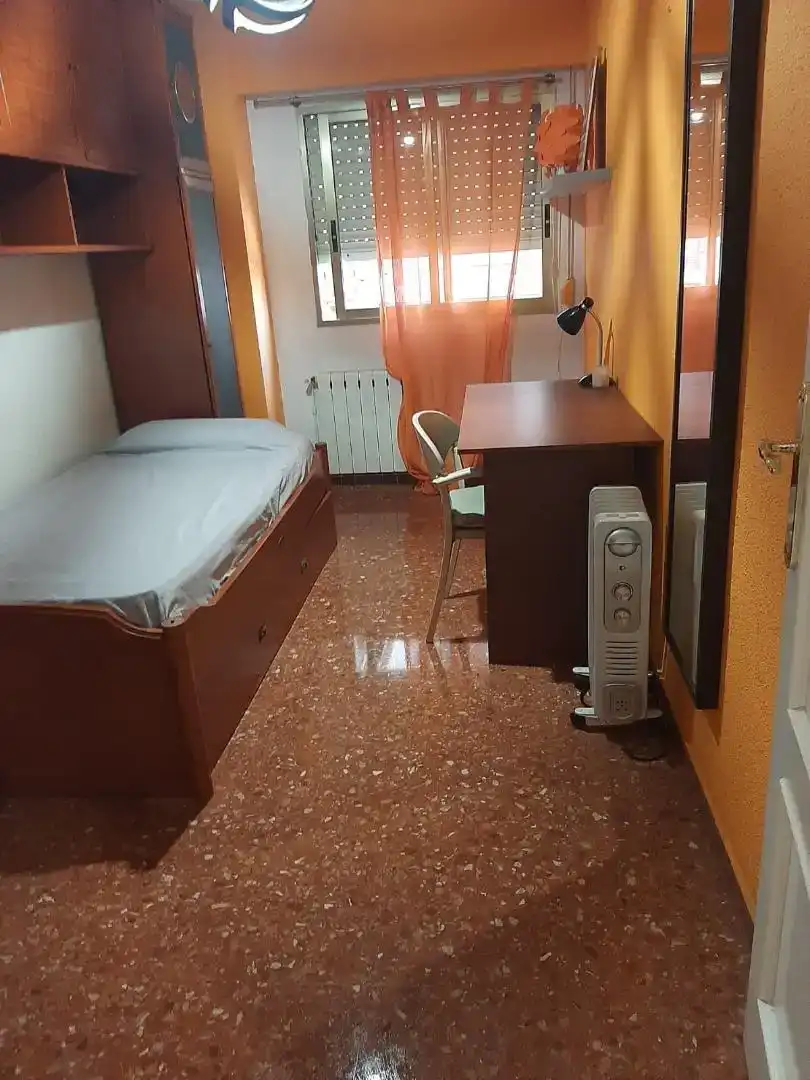 Dormitori de Apartament de lloguer en  Valencia Capital amb Aire condicionat