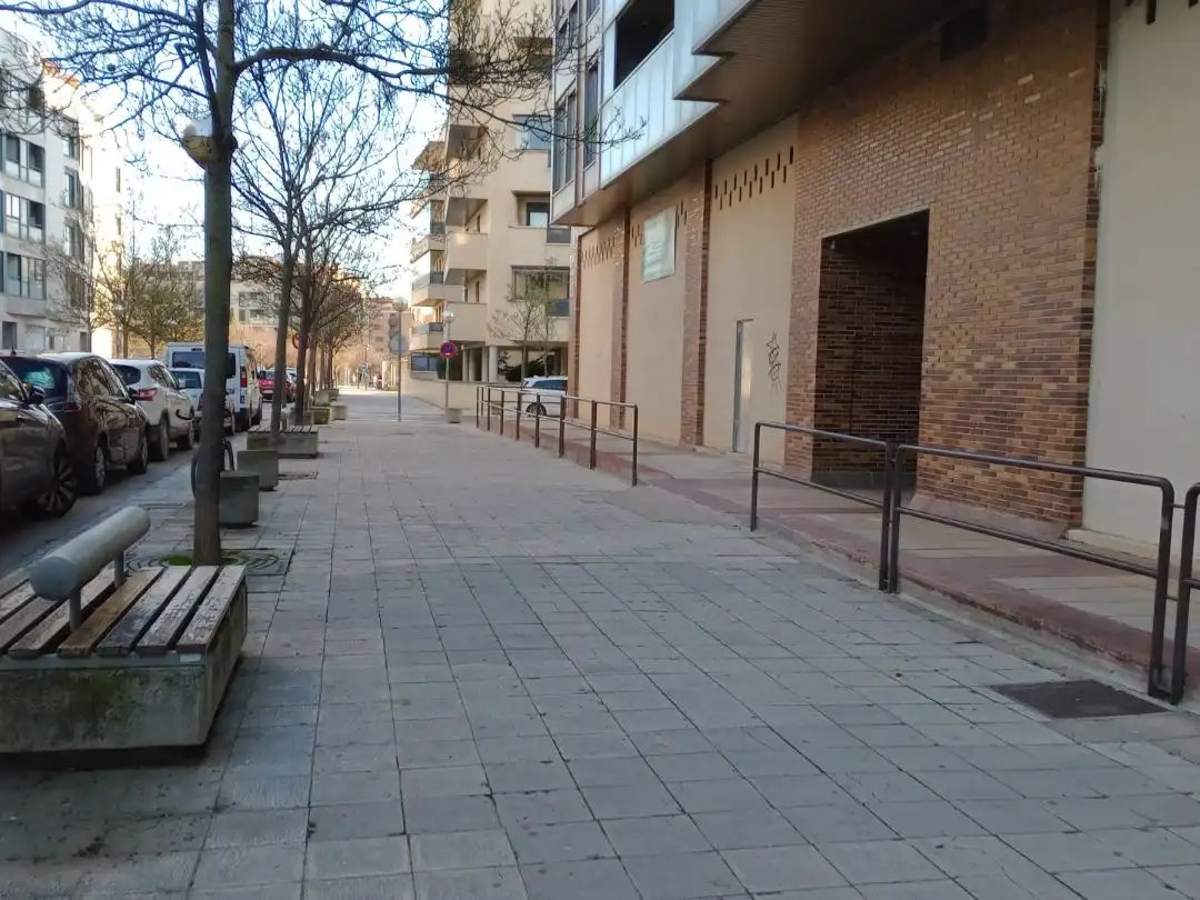 Vista exterior de Local en venda en Huesca amb Aire condicionat i Terrassa