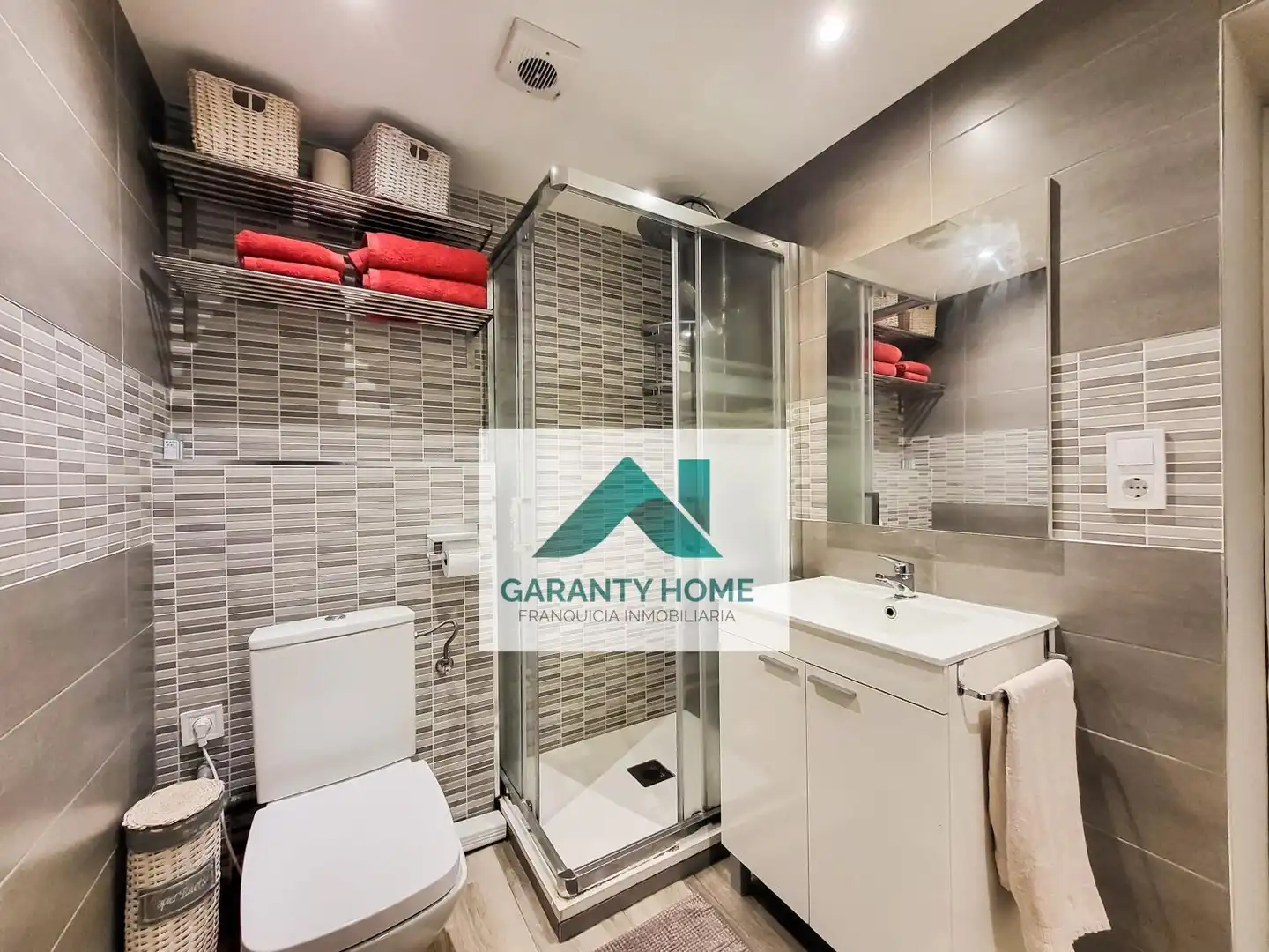 Baño de Apartamento de alquiler en Villanueva de la Cañada con Aire acondicionado, Jardín privado y Terraza