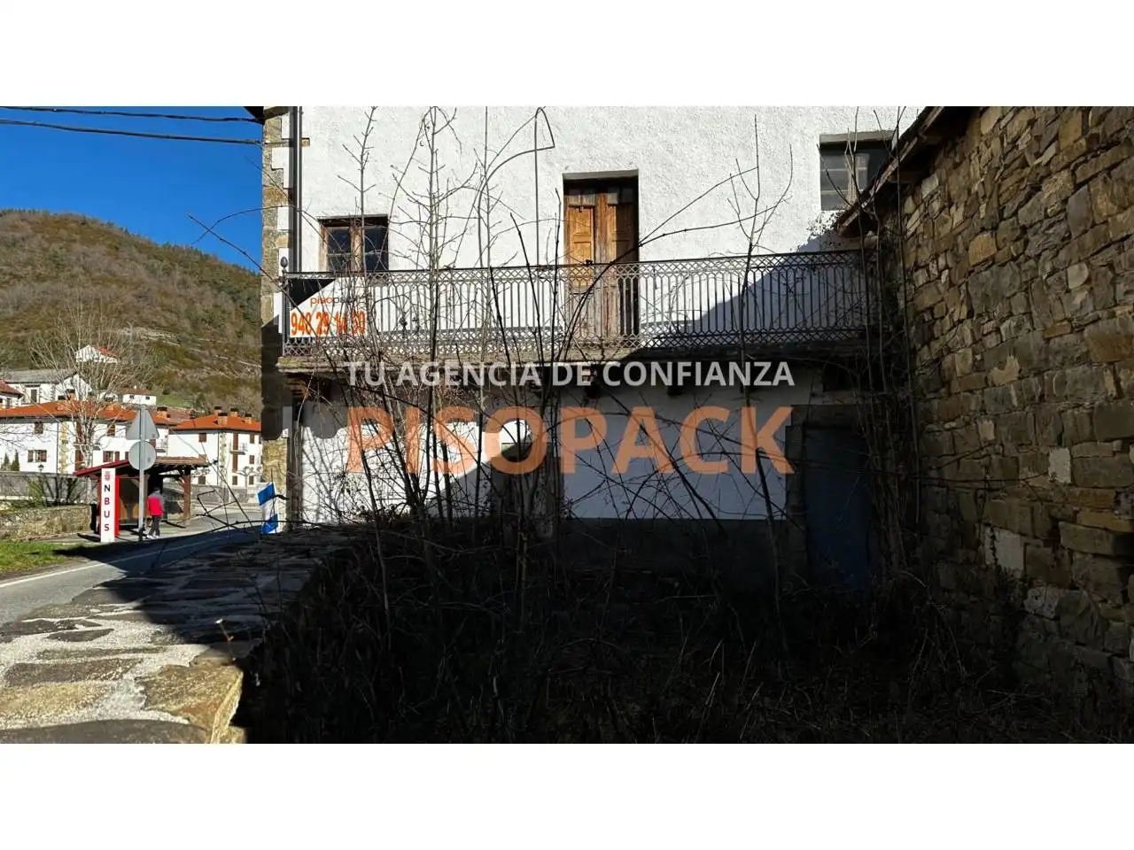 Vista exterior de Casa o xalet en venda en Esparza de Salazar / Espartza Zaraitzu amb Calefacció, Jardí privat i Parquet