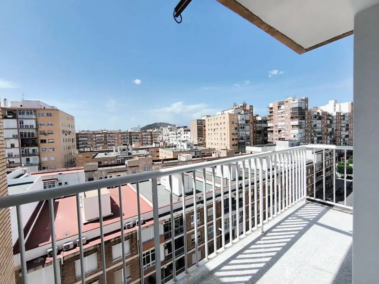 Vista exterior de Pis de lloguer en Cartagena amb Moblat i Balcó