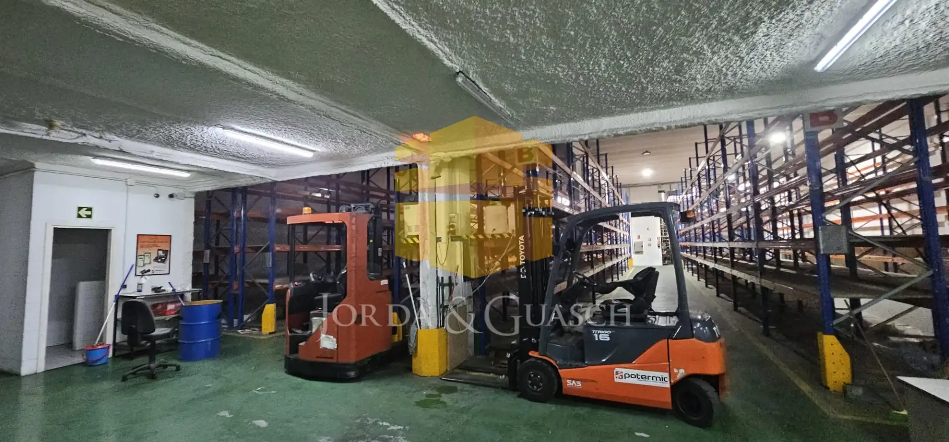 Industrial building with lift for sale in Carretera Corbera 1, imagen 3