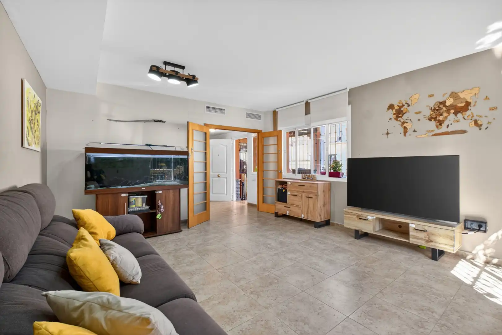 Sala d'estar de Casa adosada en venda en Alhaurín de la Torre amb Aire condicionat, Terrassa i Traster