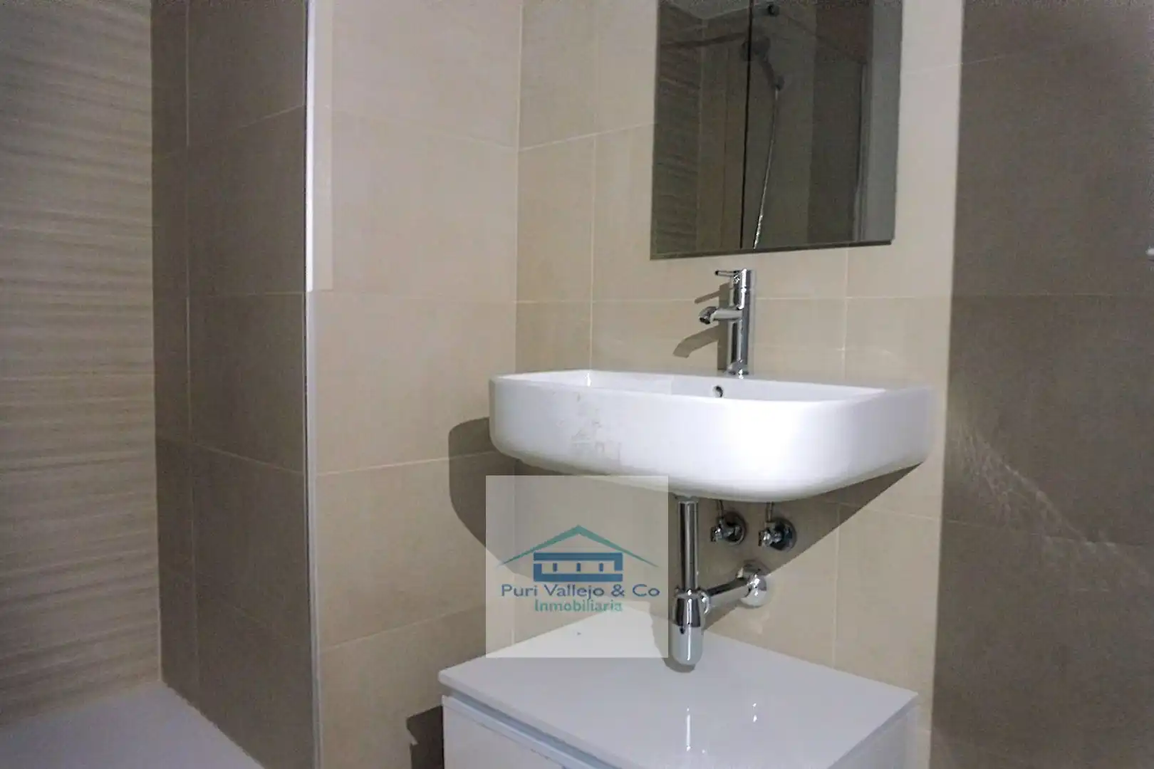 Baño de Piso de alquiler en Córdoba con Aire acondicionado, Terraza y Trastero