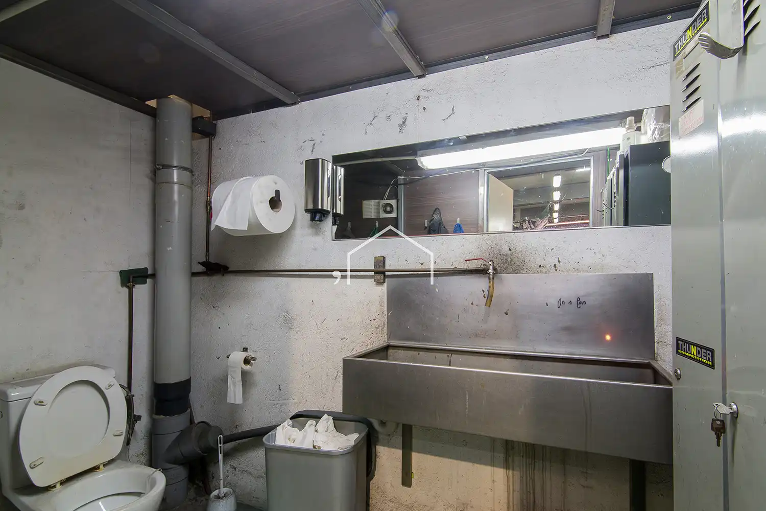 Bathroom of Industrial buildings for sale in Barcelona