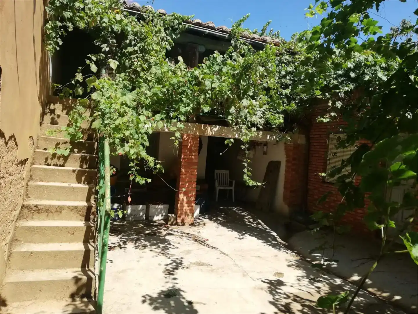 Jardí de Finca rústica en venda en Vega de Infanzones amb Jardí privat i Traster