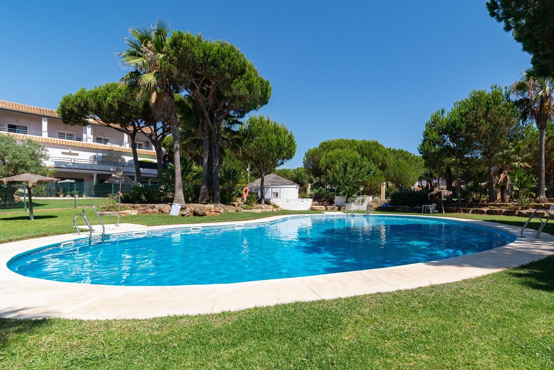 Piscina de Casa o xalet en venda en El Portil amb Jardí privat, Terrassa i Balcó