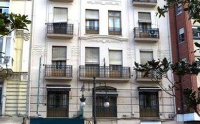 Exterior view of Flat for sale in  Valencia Capital  with Air Conditioner, Heating and Oven