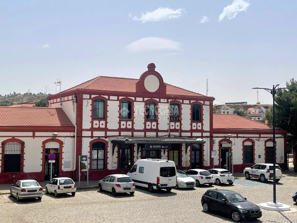 Vista exterior de Casa adosada en venda en Guadix amb Terrassa i Traster