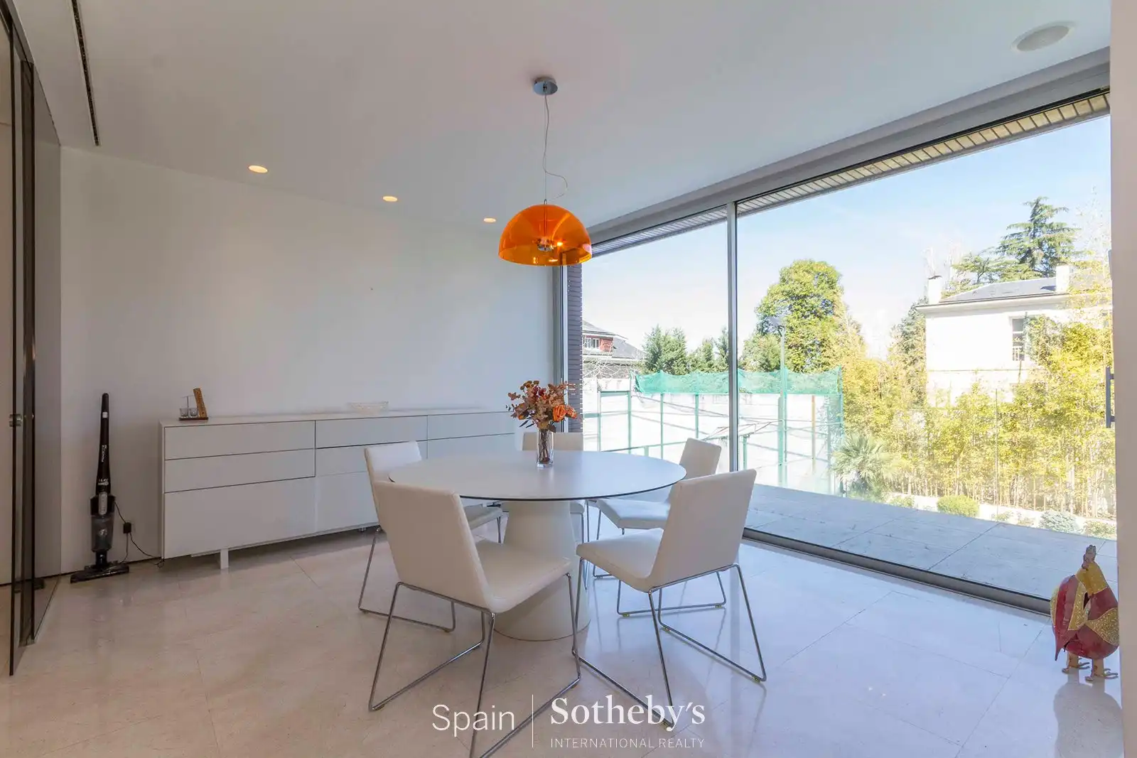 Comedor de Casa o chalet en venta en Madrid con Aire acondicionado, Calefacción y Jardín privado