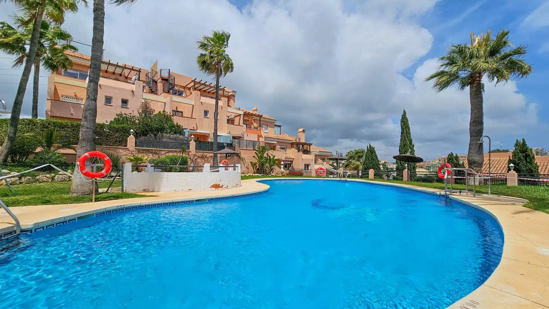 Vista exterior de Apartament en venda en Mijas amb Aire condicionat, Calefacció i Terrassa