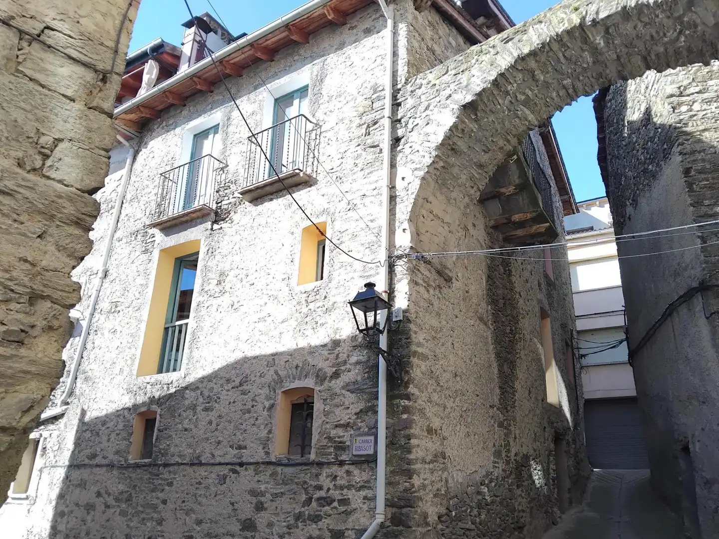 Vista exterior de Casa adosada en venda en Ribera d'Urgellet amb Calefacció