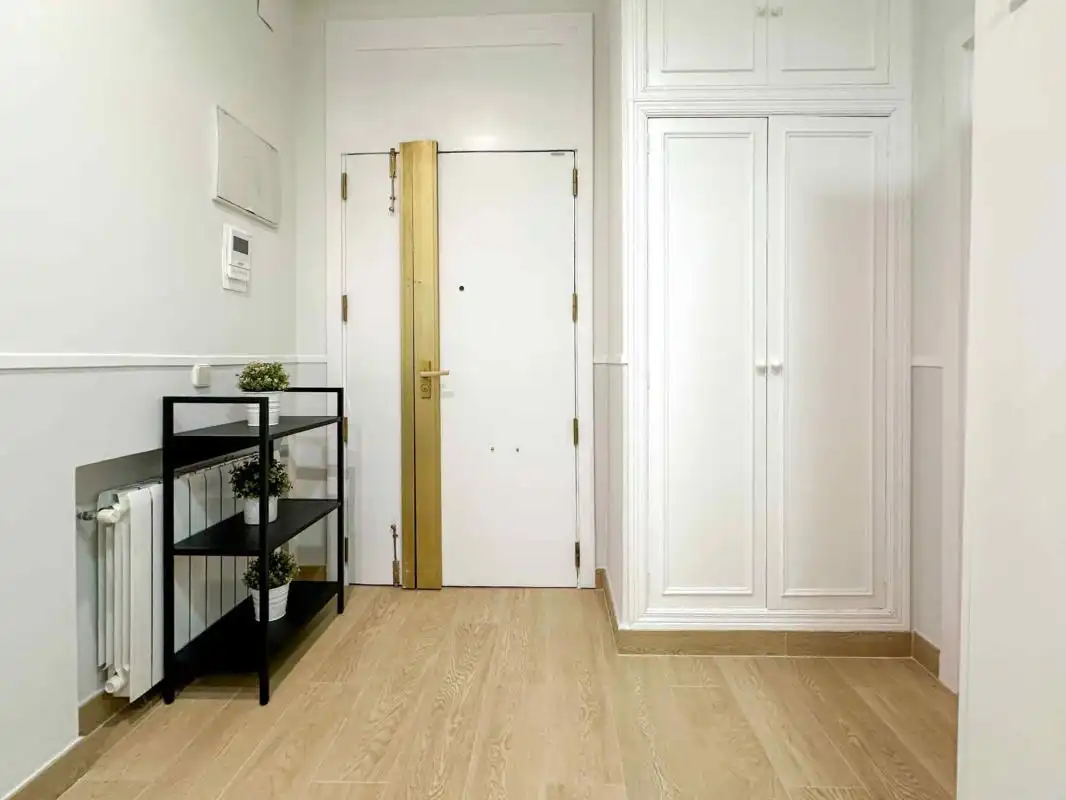 Planta baja de alquiler en Madrid con Calefacción y Amueblado