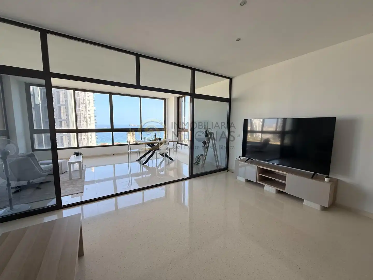Wohnzimmer von Wohnung zur Miete in Benidorm mit Klimaanlage, Heizung und Privatgarten