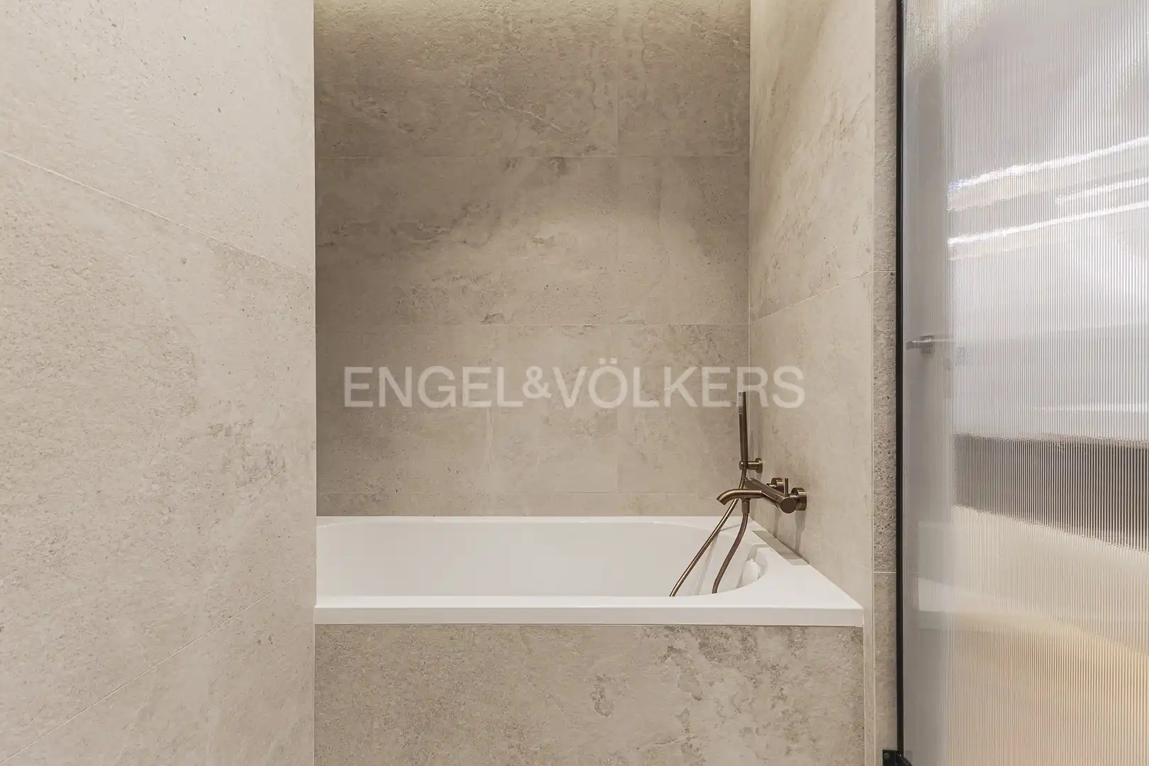 Baño de Piso de alquiler en Barcelona con Aire acondicionado, Calefacción y Parquet