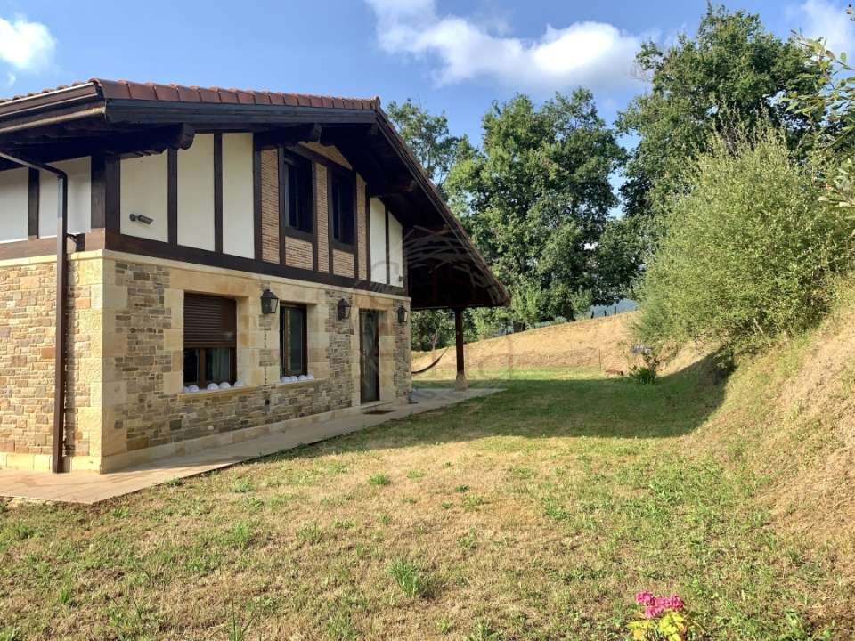 Vista exterior de Casa adosada de alquiler en Zalla  con Aire acondicionado, Calefacción y Jardín privado