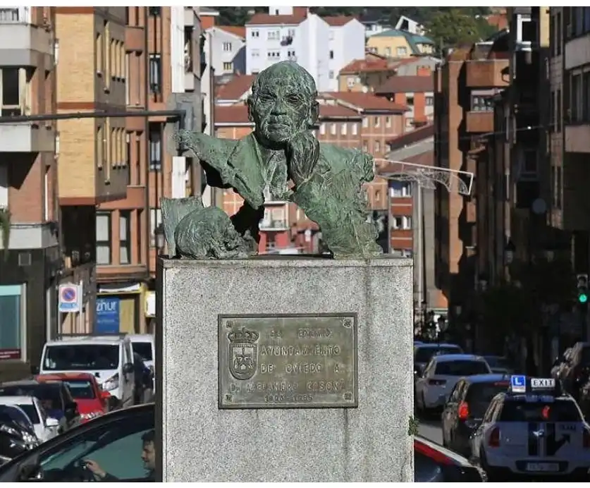 Vista exterior de Piso en venta en Oviedo  con Calefacción, Amueblado y Balcón