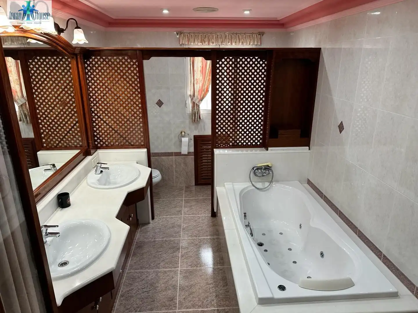 Bathroom of Attic for sale in Almansa  with Air Conditioner, Private garden and Terrace