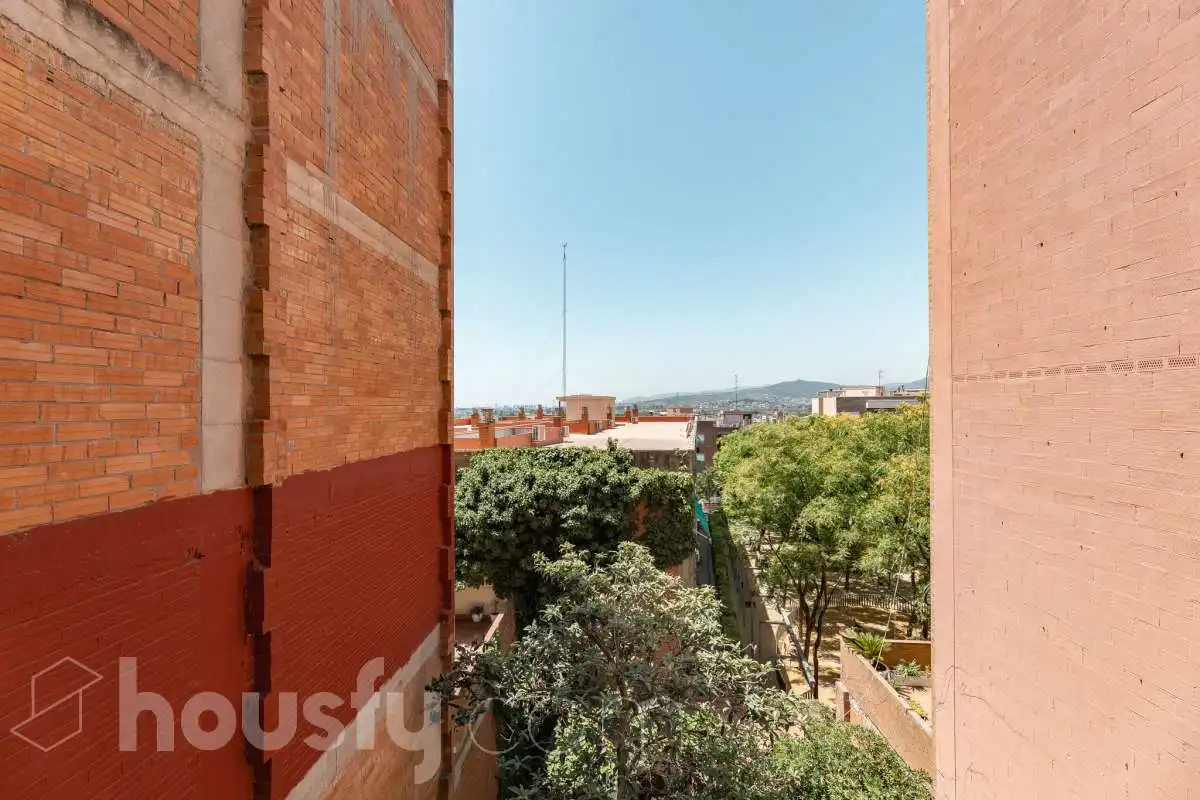 Exterior view of Flat for sale in Cornellà de Llobregat  with Balcony