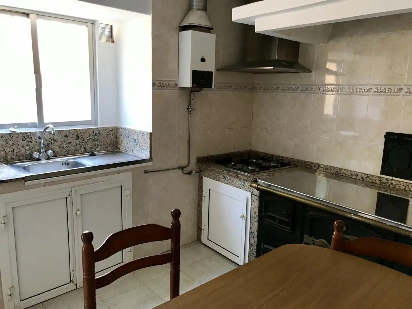 Cuina de Finca rústica en venda en Noia