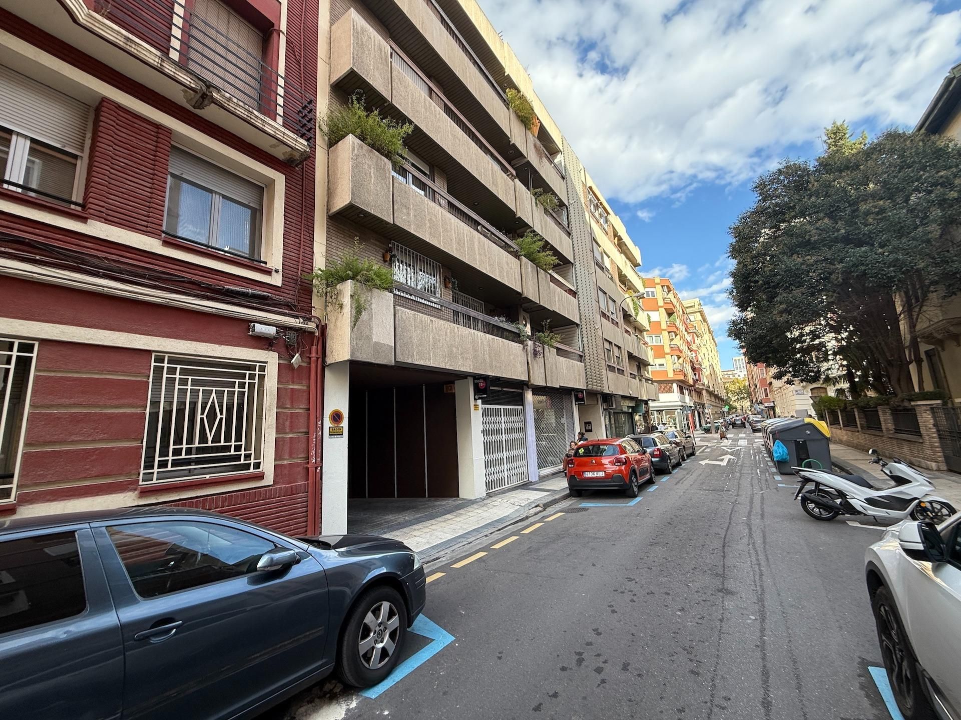 Vista exterior de Garaje de alquiler en  Zaragoza Capital