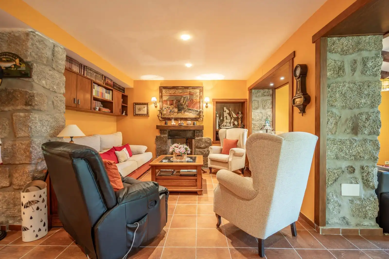 Sala de estar de Finca rústica en venta en El Barraco  con Calefacción, Jardín privado y Terraza