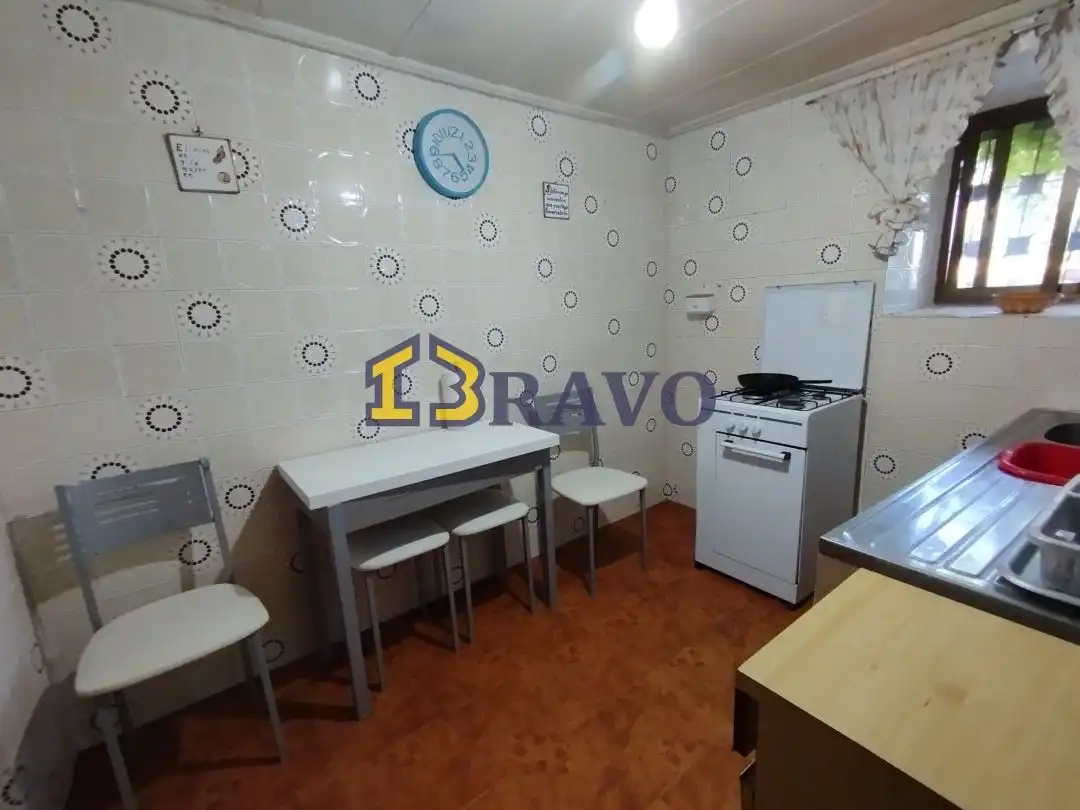 Cocina de Casa adosada en venta en Junta de Traslaloma con Calefacción, Jardín privado y Amueblado