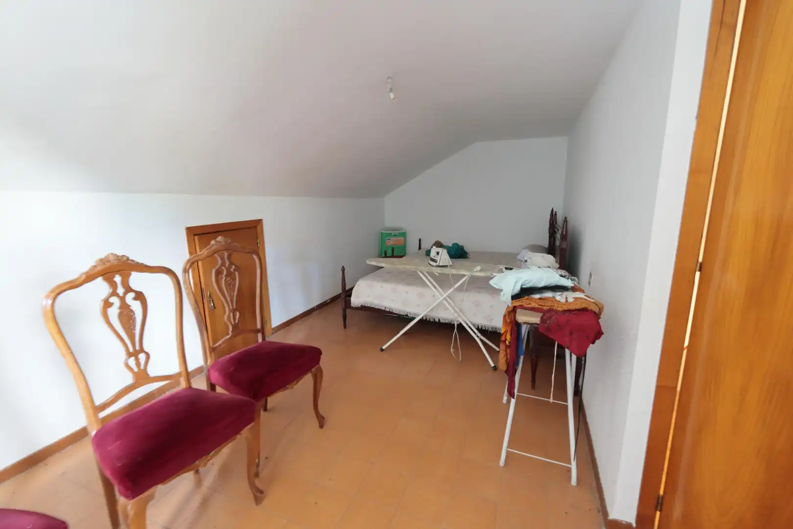 Habitación de Casa adosada en venta en O Barco de Valdeorras   con Calefacción, Piscina y Balcón