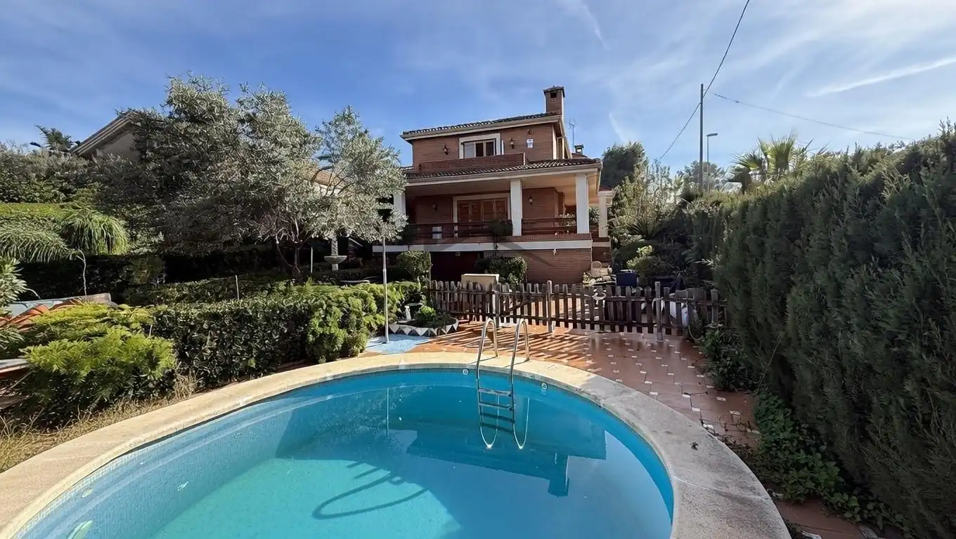 Vista exterior de Casa o xalet en venda en Carcaixent amb Terrassa i Piscina