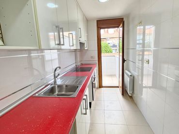 Dúplex amb balcó en venda a Brunete