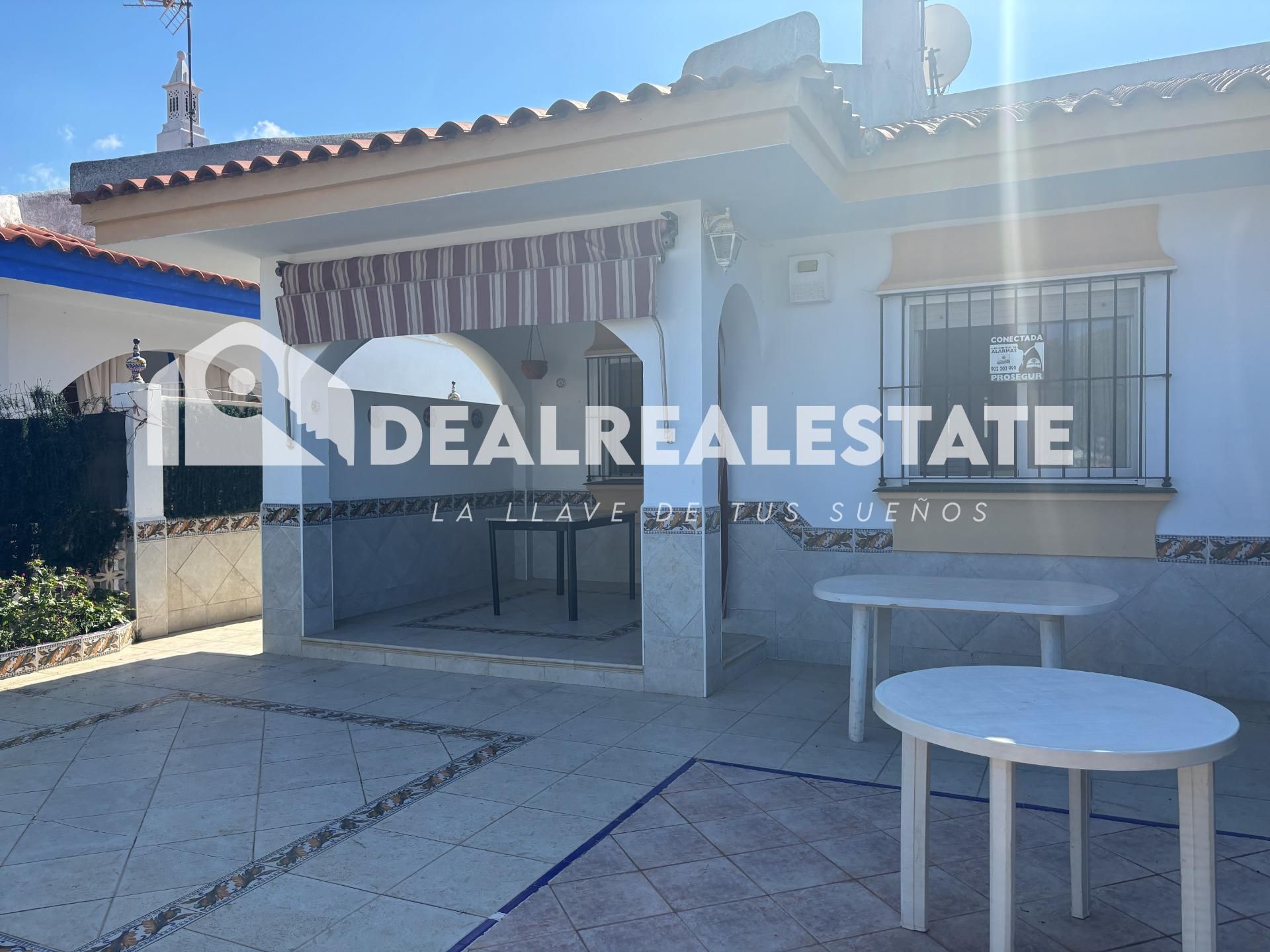 Vista exterior de Casa adosada en venda en Almonte amb Jardí privat, Traster i Alarma