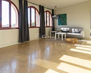 Sala d'estar de Dúplex de lloguer en  Barcelona Capital amb Aire condicionat, Calefacció i Parquet