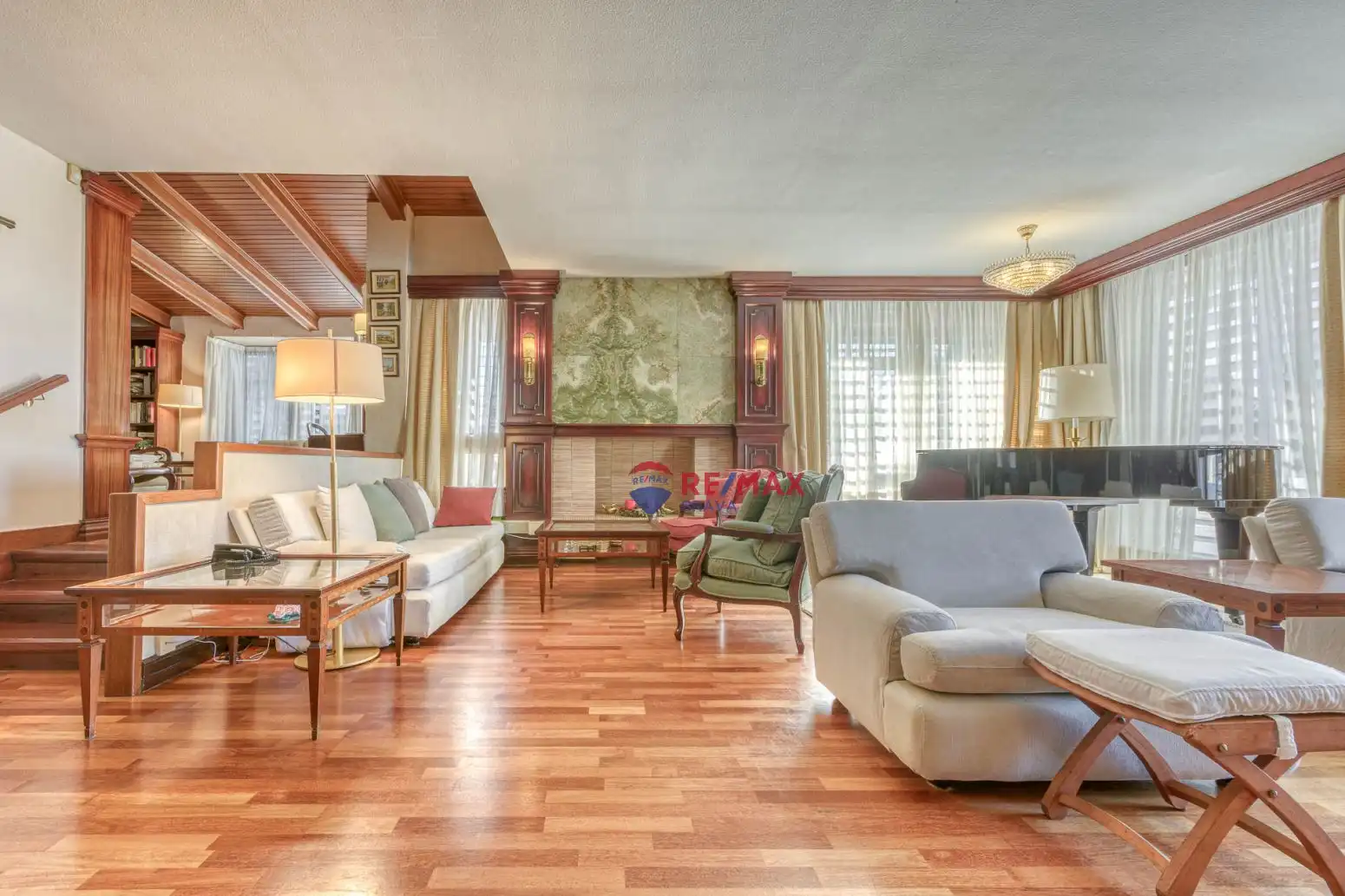 Sala d'estar de Casa o xalet en venda en Roses amb Aire condicionat, Jardí privat i Terrassa