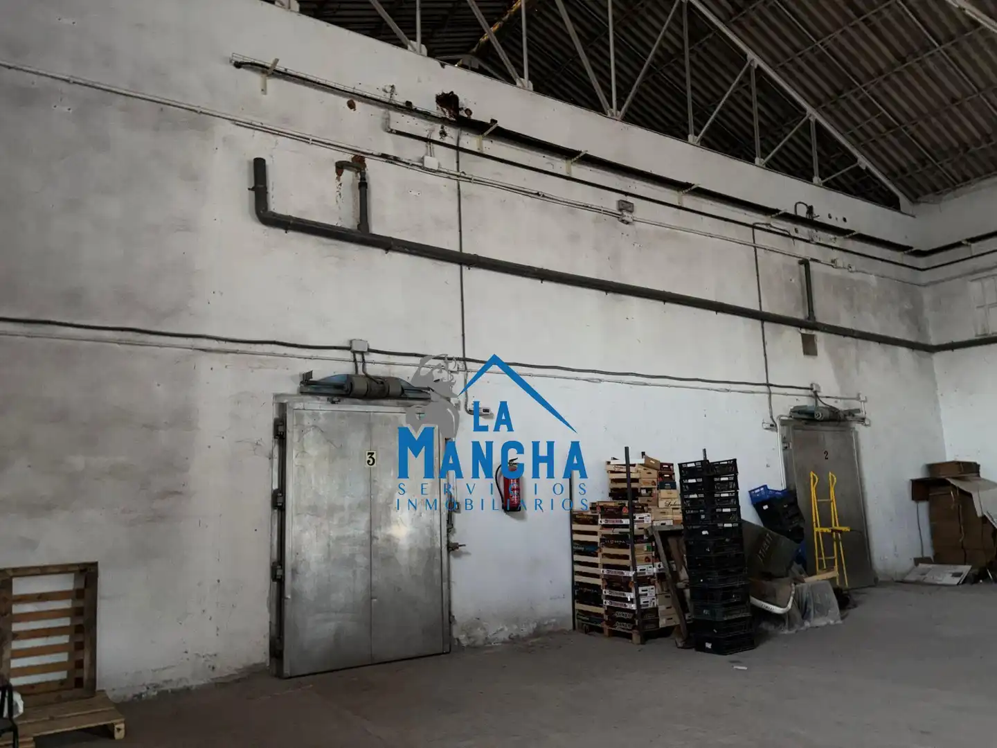 Außenansicht von Fabrikhallen zum Verkauf in Albacete